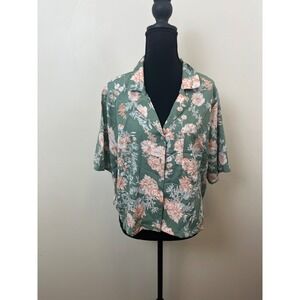 NWOT Cupcakes and Cashmere Floral Short Button Down Shirt Sage Green Large